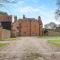 Coombe End Farm House - Basildon
