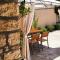 Stone House Mia