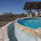 Hill Country Luxury 5BR w Pool & Casita - Кервилл