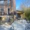 Riverside 2 Bedroom Townhouse with Car Charger
