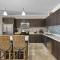 PC410 - Pool View - Perfect for families or group - Close to Palm Beach - 2BR - Palm/Eagle Beach