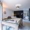 Pool Table, Stunning 2 Bed flat, Central Liverpool - 利物浦