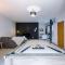 Pool Table, Stunning 2 Bed flat, Central Liverpool - 利物浦