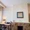 Cozy Double Room in Harrow & Wealdstone - Desk,Fast Free Wi-Fi,Near Station - 15 mins by train to Wembley Central & Euston - Harrow Weald