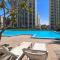 Large 1BR with Sauna in Iconic Tower - Dubaj