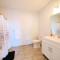 Mins to NYC, Exceptional Modern 2Bedroom Apt