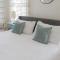 Stunning 2 Bedroom Apt in Historic Springfield
