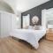 Elegant 2 BR apt in the heart of historic SPR - 5 min drive to TIAA Bank Field