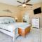 Lakefront Glendale Home with Pool, Boat and Fishing!