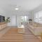 Waterfront Oasis 2BR 2BA with Pool, Gym, Balcony & Parking - 布卡拉顿