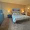 Deluxe Downtown Condo Close to Everything!