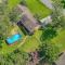 The Retro Pad - Large Yard and Foosball Table - ماديسون
