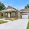 Charming 4-BR Retreat in the Heart of Clarksville - 克拉克斯维尔