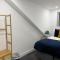 Spacious 4 Bed 4 Bath Stay with Free Parking - Brightside