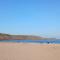 Freshwater East Beach Chalet- gentle walk to the beach - 彭布罗克郡