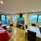 Luxury 2 Bedroom Apartment- Lake view - Free Parking - Wembley Stadium 5KM - 伦敦