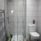 Spacious 1-Bedroom Home with free private parking - 斯旺西