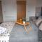 Spacious 1-Bedroom Home with free private parking - 斯旺西