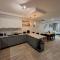 Modern 3BD Apartment with Spacious Balcony & Outside Furniture - Marsalforn Bay