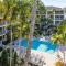 Serene Waterfront 2BR 2BA with Intracoastal Views, Pool, Balcony, Parking - 布卡拉顿