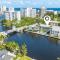 Serene Waterfront 2BR 2BA with Intracoastal Views, Pool, Balcony, Parking - 布卡拉顿
