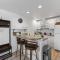 Happy Hideaway - Aspen Village Condo w seasonal pool, close to lake, park, golf, and downtown - 麦考尔