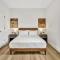 Modern 4 Bedroom Retreat with Enchanting Amenities - دالاس