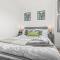 Charming 2BR home in Coventry Free Street Parking - 考文垂