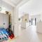 1 Min To Beach, W Pool, Gym In A Gated Community