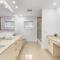 Spacious Modern Mansion w Pool & Sauna in Hollywood close to Beach - هوليوود Spacious Modern Mansion w Pool & Sauna in Hollywood close to Beach - هوليوود