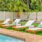 Tiki Bar Pool Putt Putt 1 Mile from BEACH - Seminole