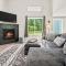 Rainier Cabin with Fireplace-WiFi-Yard-Meadow Views - أشفورد
