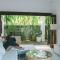 Three Palms Surf & Stay Medewi