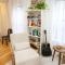 Renovated home seconds from town - وودستوك