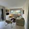 Retro Chic 1 BR 1 Min to Sea