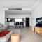 81R Spacious Oasis Modern Abnb-Style 3BR Retreat in Rosebery