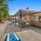 15 Min to Beach and Zoo - Hot Tub - Cozy Fire Villa Pit - San Diego