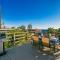 Ocean Views Walk to the Beach with King Suite - إنسينيتاس