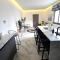Luxurious 2BR Apartment in City Center with Internet