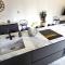 Luxurious 2BR Apartment in City Center with Internet