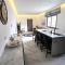 Luxurious 2BR Apartment in City Center with Internet