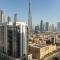 Burj & Beyond - Luxury Stay with Burj Khalifa View