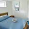 Bruns Beach Garden Apartment - Central, Comfortable & Close to the beach