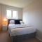 Modern 2 Bed Apartment Near Gatwick - Crawley