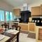 Thai Style Gradma House also Pet- Friendly and only 800 Meters To Beach - Pattaya North