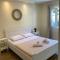 2BR apartment with sea view!