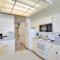 Oceanfront Oregon Retreat - Pool, Sauna and Patio! - 林肯市