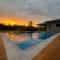 Hibiscus Holiday Home - sleeps up to 9, free wifi - 阿罗朗吉