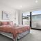 2M 4B Abnb-Style Home in Miranda Nr Westfield & Train with Free Parking