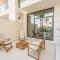 Bnbeyond's Sassy Studio with Expansive Balcony - Dubaj